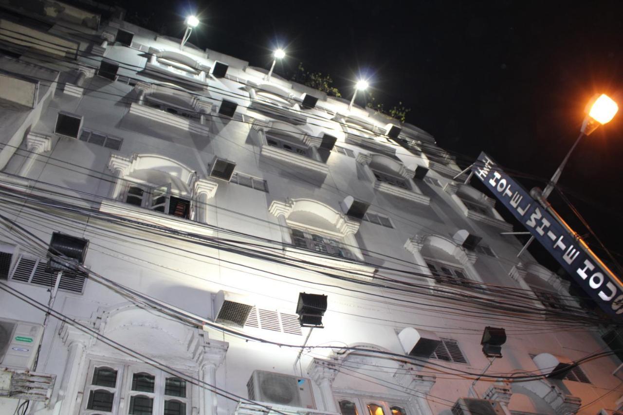 Hotel White House Kolkata Exterior photo